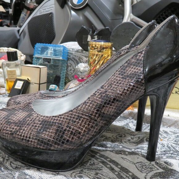 Guess by Marciano Andrea Platform Snakeskin Heels Pumps stilettos 7.5 Gorgeous! - Picture 1 of 13